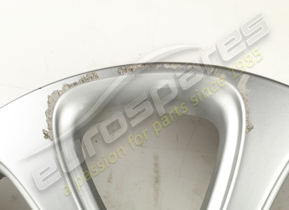 damaged maserati front wheel. part number 192149 (3)