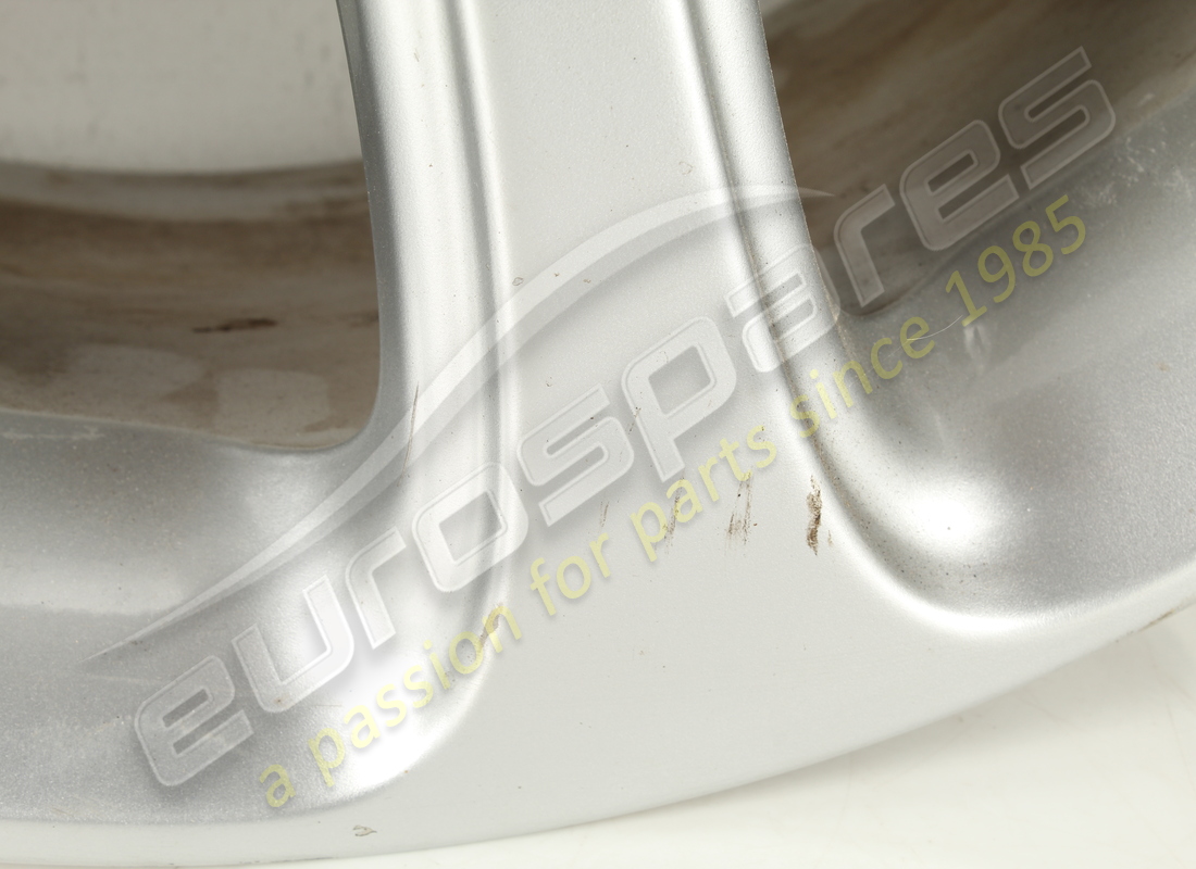 damaged maserati front wheel. part number 192149 (2)