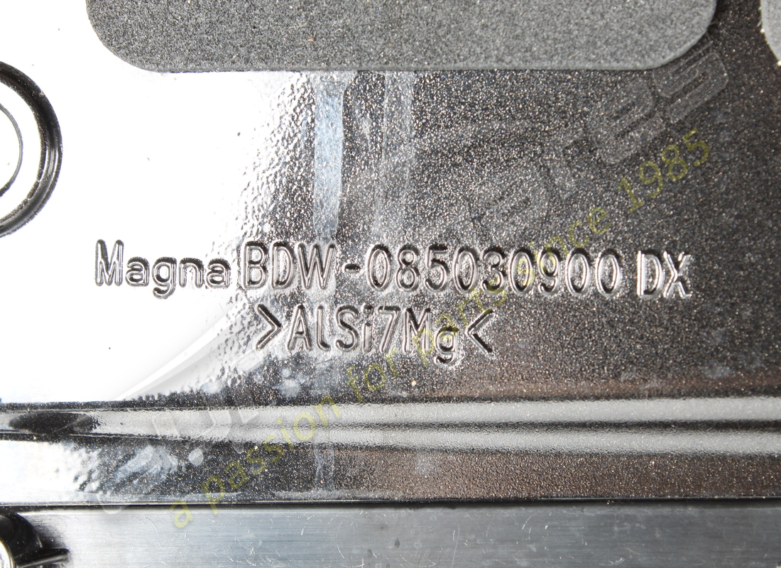 used ferrari rh door. part number 85680611 (4)