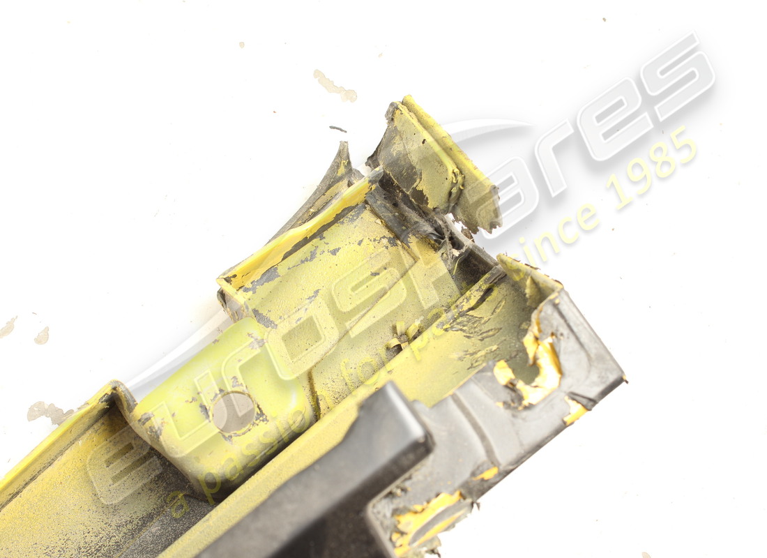 damaged ferrari complete rh underdoor trim. part number 88540610 (4)