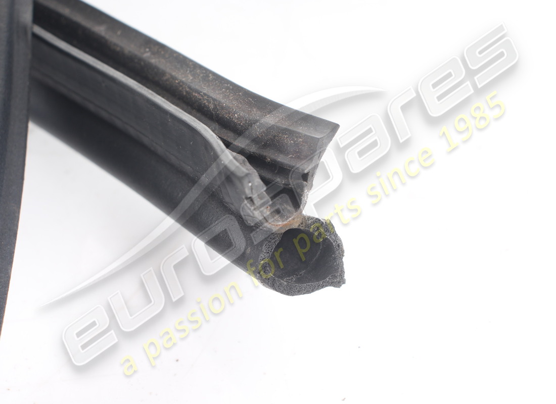 USED FERRARI BOOT RUBBER - SOLD PER METRE. PART NUMBER MC34771 (3) used ferrari boot rubber - sold per metre. part number mc34771 (3)