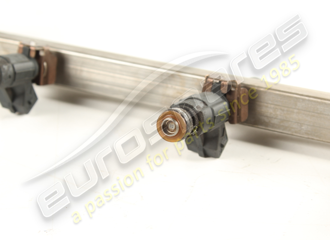 used maserati fuel pipe with injectors. part number 212697 (3)