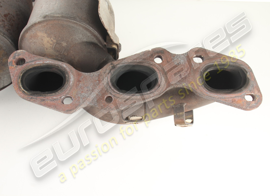 used aston martin manifold and cat converter assembly, rh part number 4g4e5g236be (3)