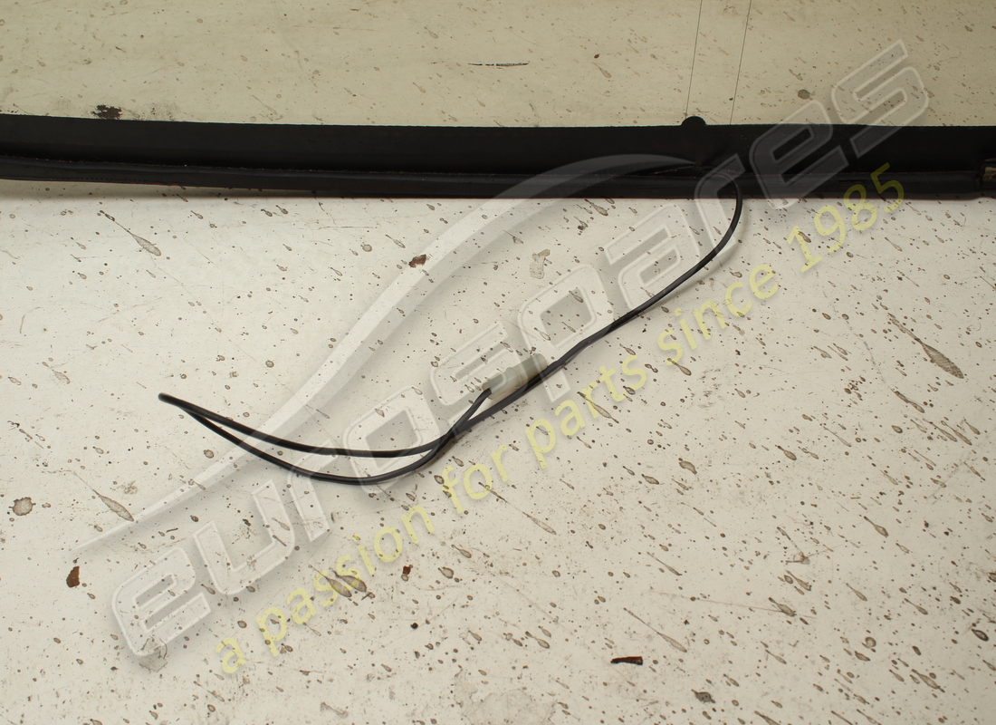 used ferrari front windscreen (central antenna connection). part number 63020000 (5)