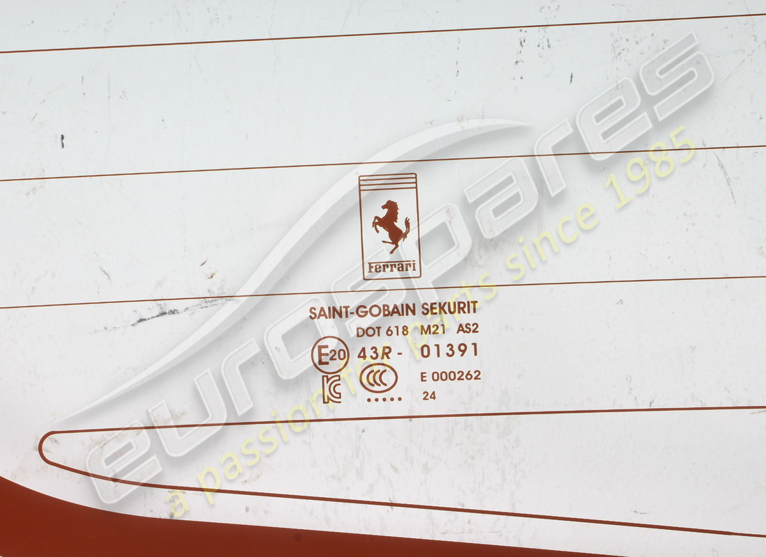 USED FERRARI CRISTALLO LUNOTTO SCENDENTE. PART NUMBER 903339 (4) used ferrari cristallo lunotto scendente. part number 903339 (4)