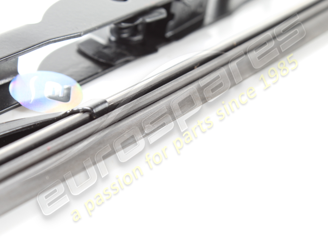 USED MASERATI WINDSCREEN WIPER BLADE, M336AB. PART NUMBER 313352158 (5) used maserati windscreen wiper blade, m336ab. part number 313352158 (5)