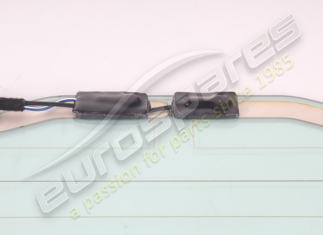 USED FERRARI CRISTALLO LUNOTTO SCENDENTE. PART NUMBER 903339 (6) used ferrari cristallo lunotto scendente. part number 903339 (6)