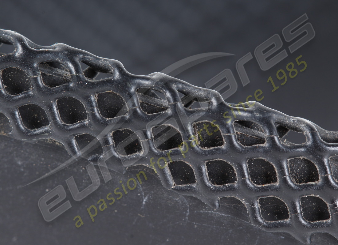 used ferrari complete rh tail light grille. part number 87921100 (6)