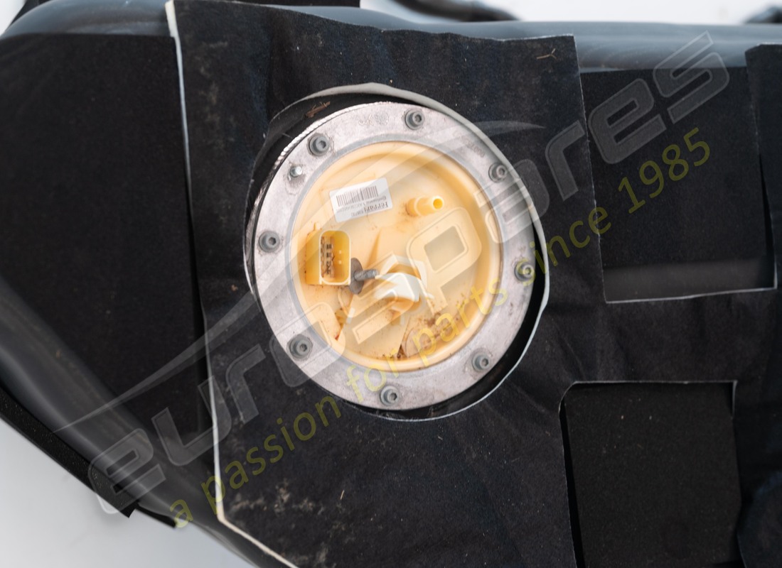 used ferrari fuel tank complete with soundproofing. part number 949079 (3)