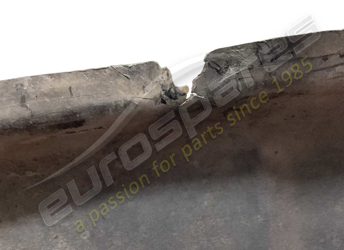 damaged lamborghini wheel house shell. part number 400821192a (3)