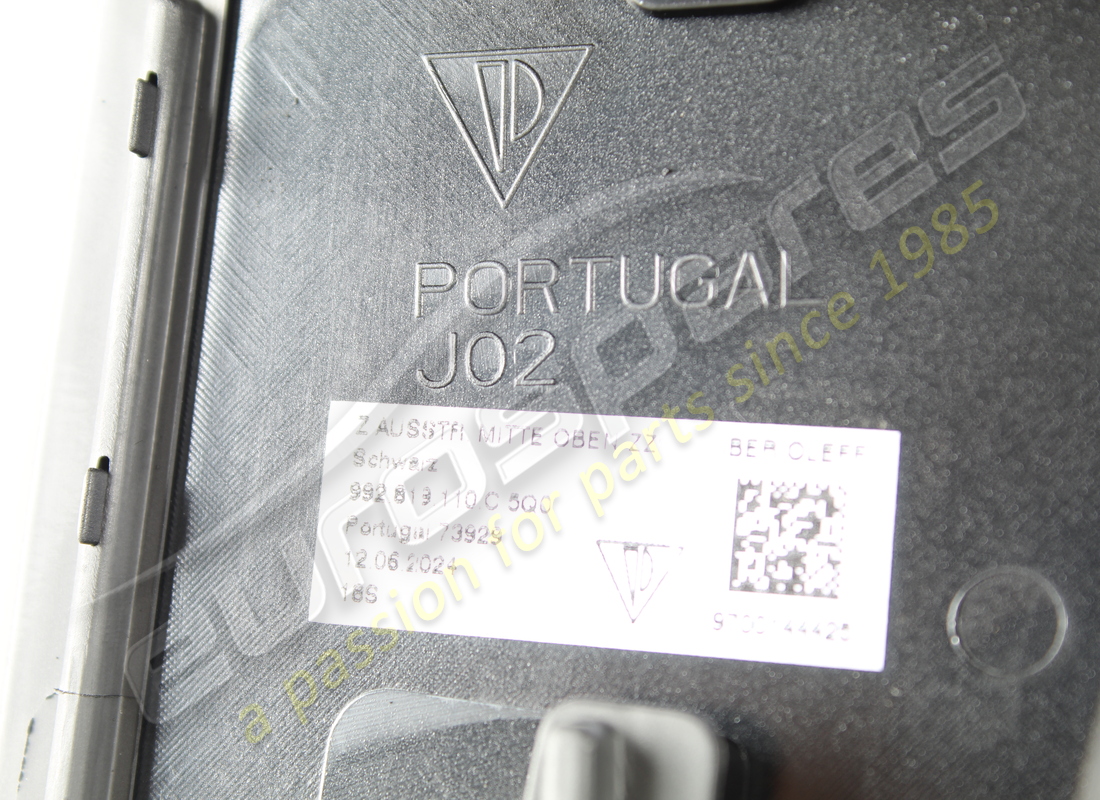 new porsche panel with vent black. part number 992819110c5q0 (5)