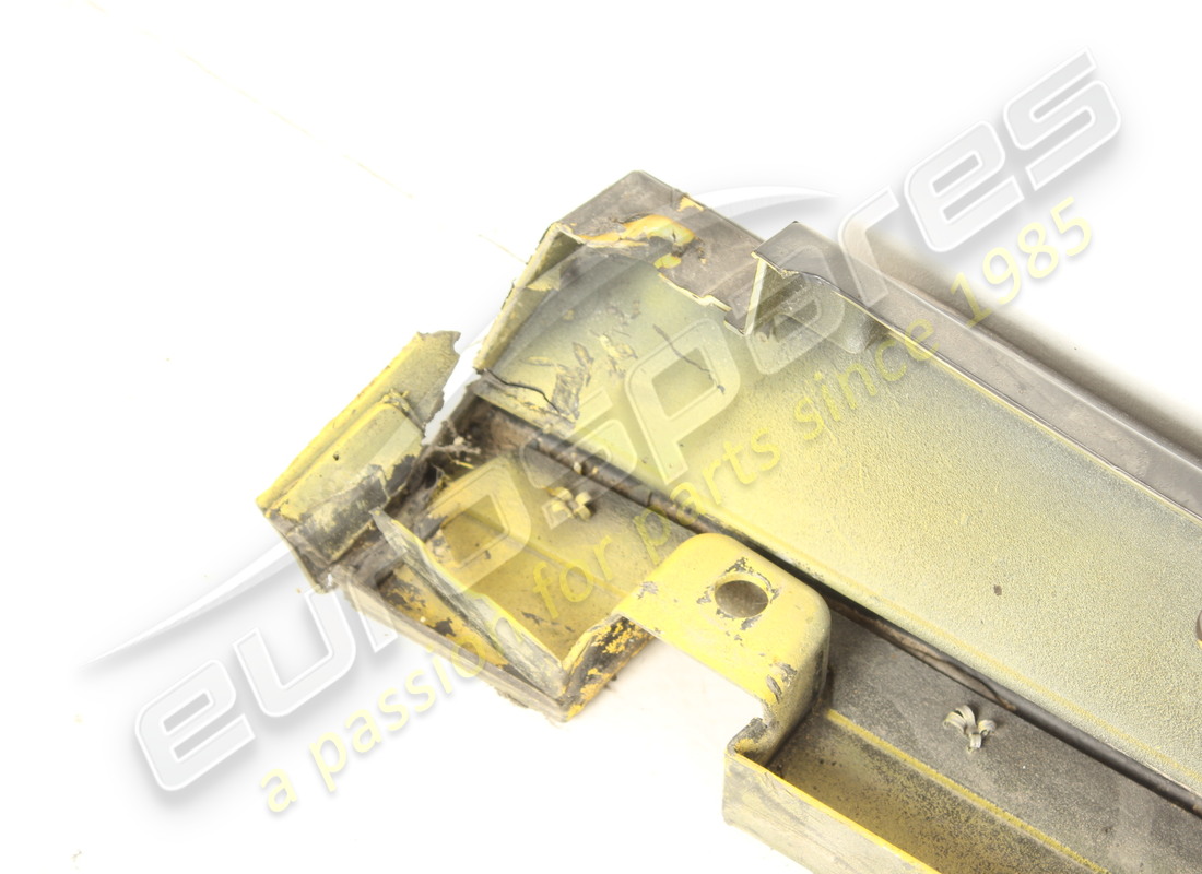 damaged ferrari complete rh underdoor trim. part number 88540610 (5)