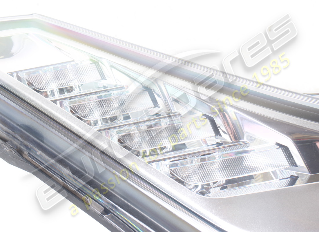 used ferrari rh bi-xenon headlight afs. part number 329982 (2)