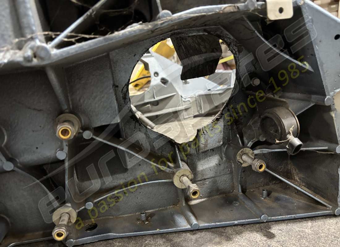 DAMAGED FERRARI REAR SUBFRAME. PART NUMBER 985280290 (10) damaged ferrari rear subframe. part number 985280290 (10)