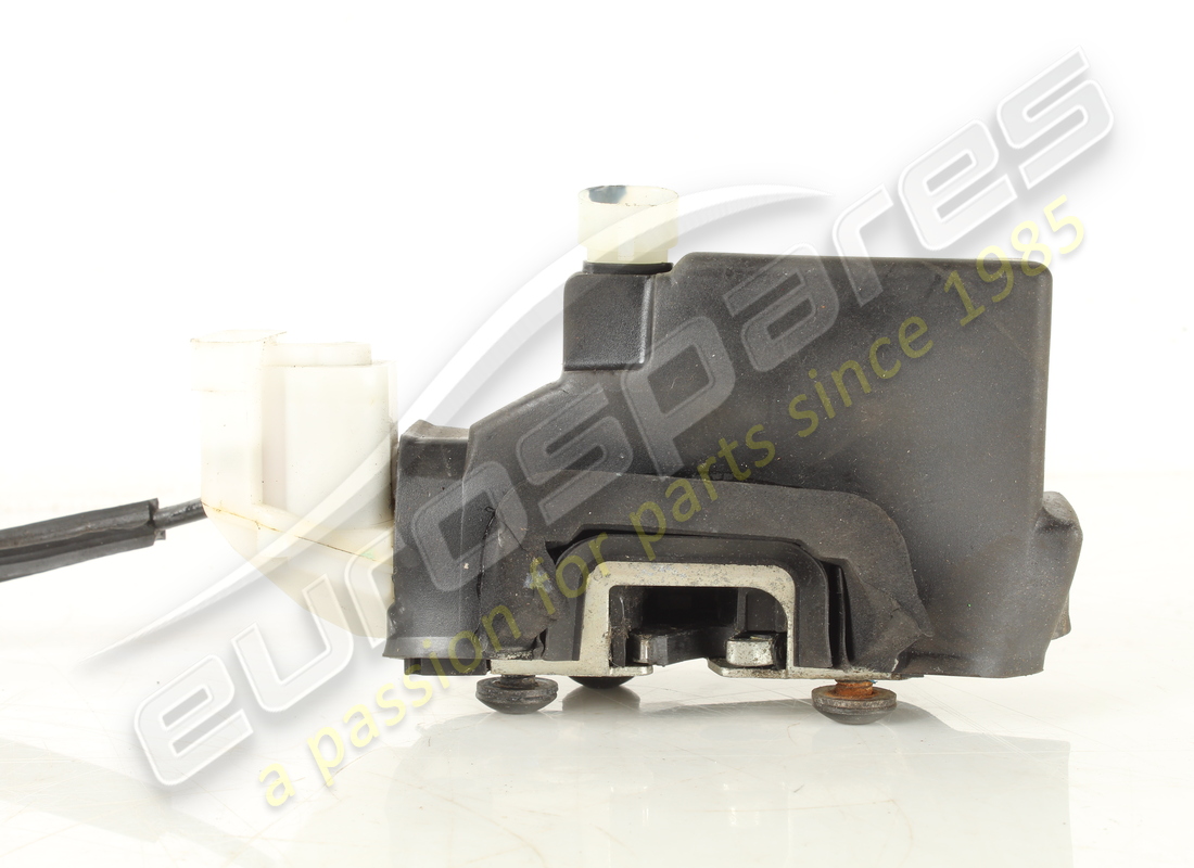 used maserati rh door lock. part number 67575900 (4)