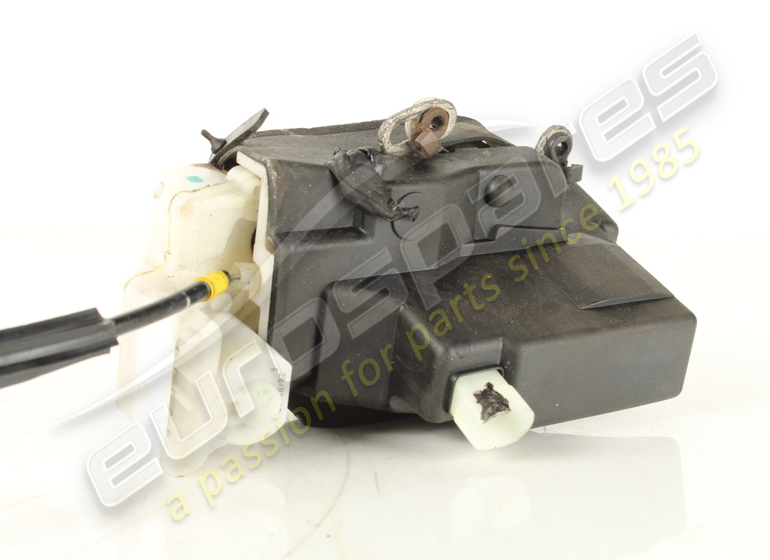used maserati rh door lock. part number 67575900 (3)