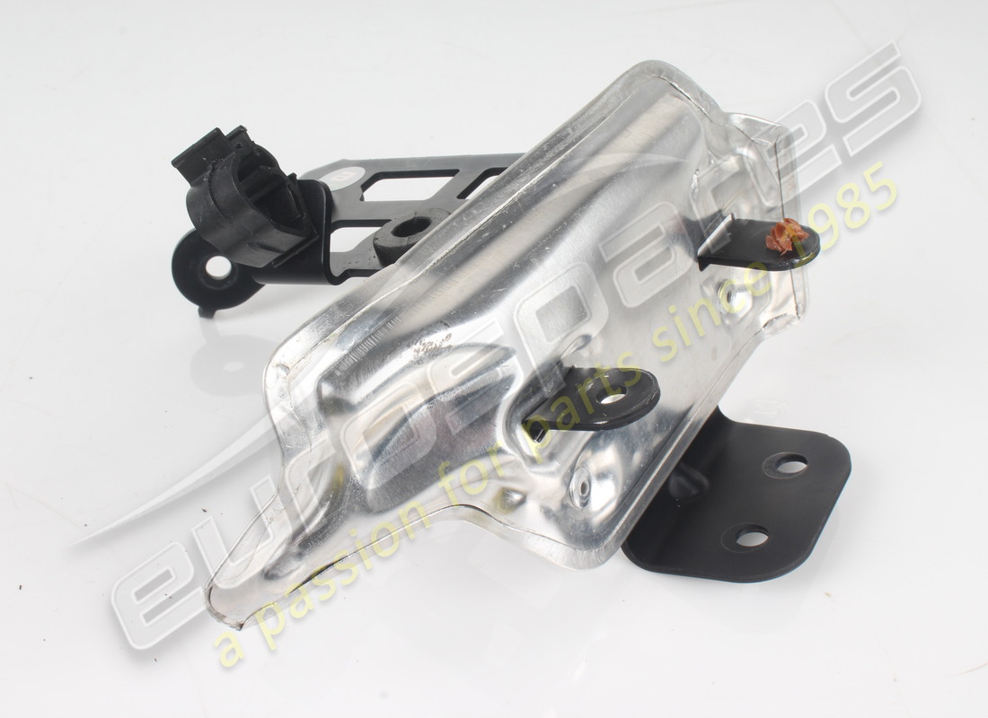 USED FERRARI SUPPORTO NOURICE CON RIPARO. PART NUMBER 972927 (3) used ferrari supporto nourice con riparo. part number 972927 (3)