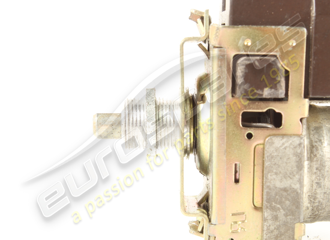 damaged ferrari thermostat switch. part number 61931100 (4)