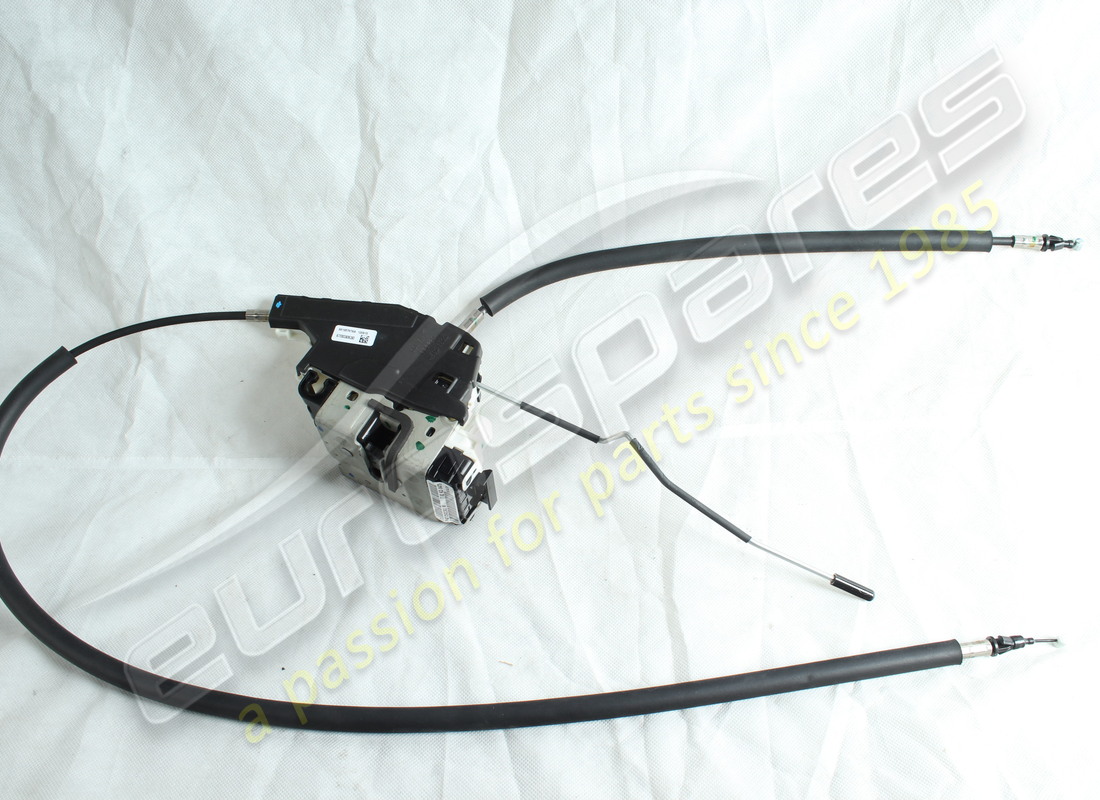 new maserati rh front door lock. part number 670030630 (1)