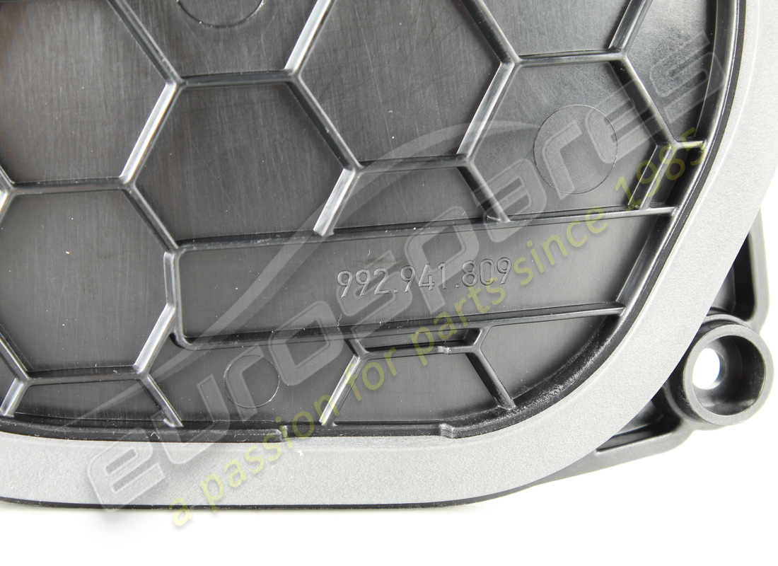 NEW PORSCHE END CAP WITH SEAL. PART NUMBER 992941809 (2) new porsche end cap with seal. part number 992941809 (2)