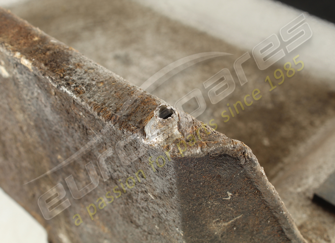 damaged ferrari rh fuel tank. part number 119068 (5)