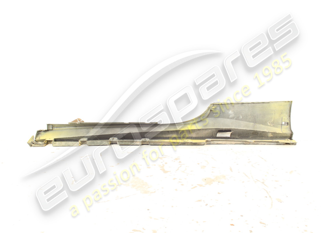 damaged ferrari complete rh underdoor trim. part number 88540610 (2)