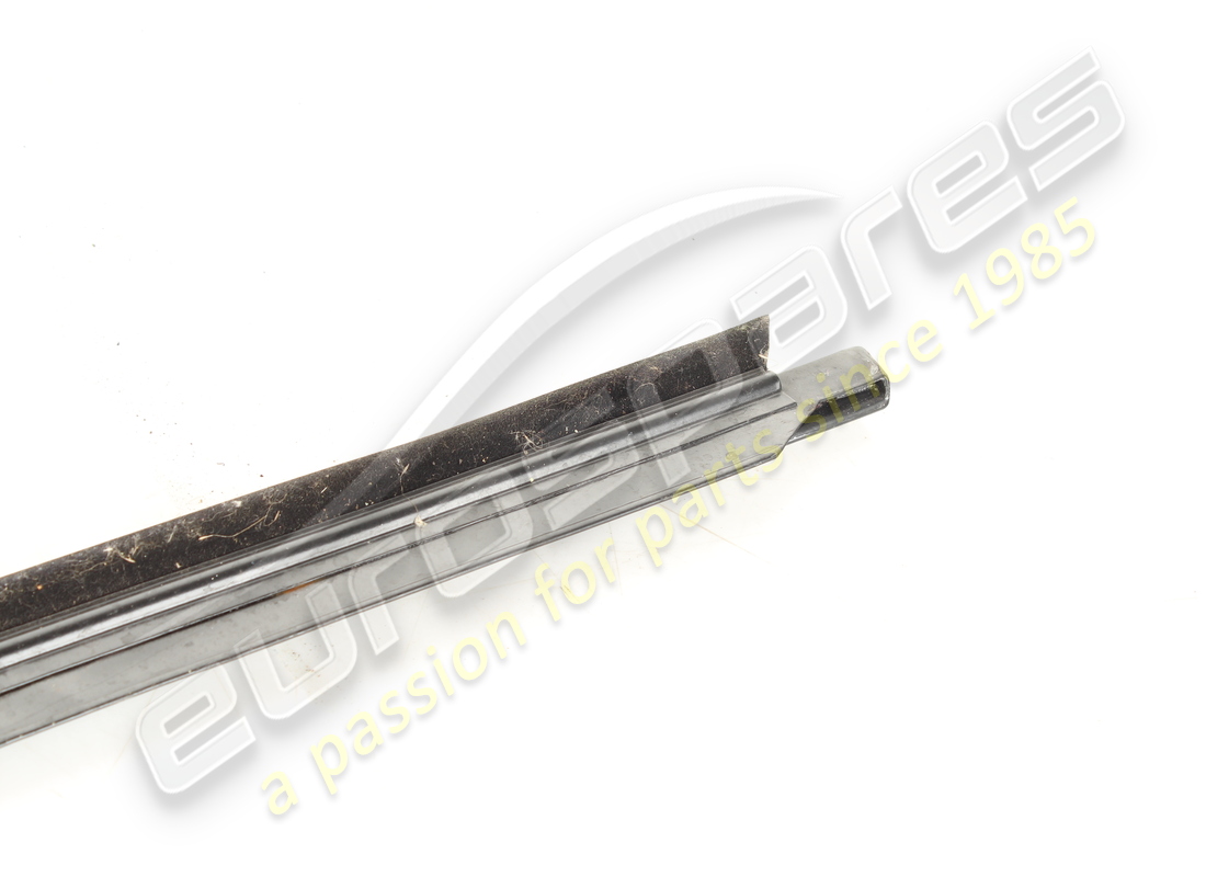 USED FERRARI RH WEATHER STRIP MOULDING. PART NUMBER 60635300 (3) used ferrari rh weather strip moulding. part number 60635300 (3)