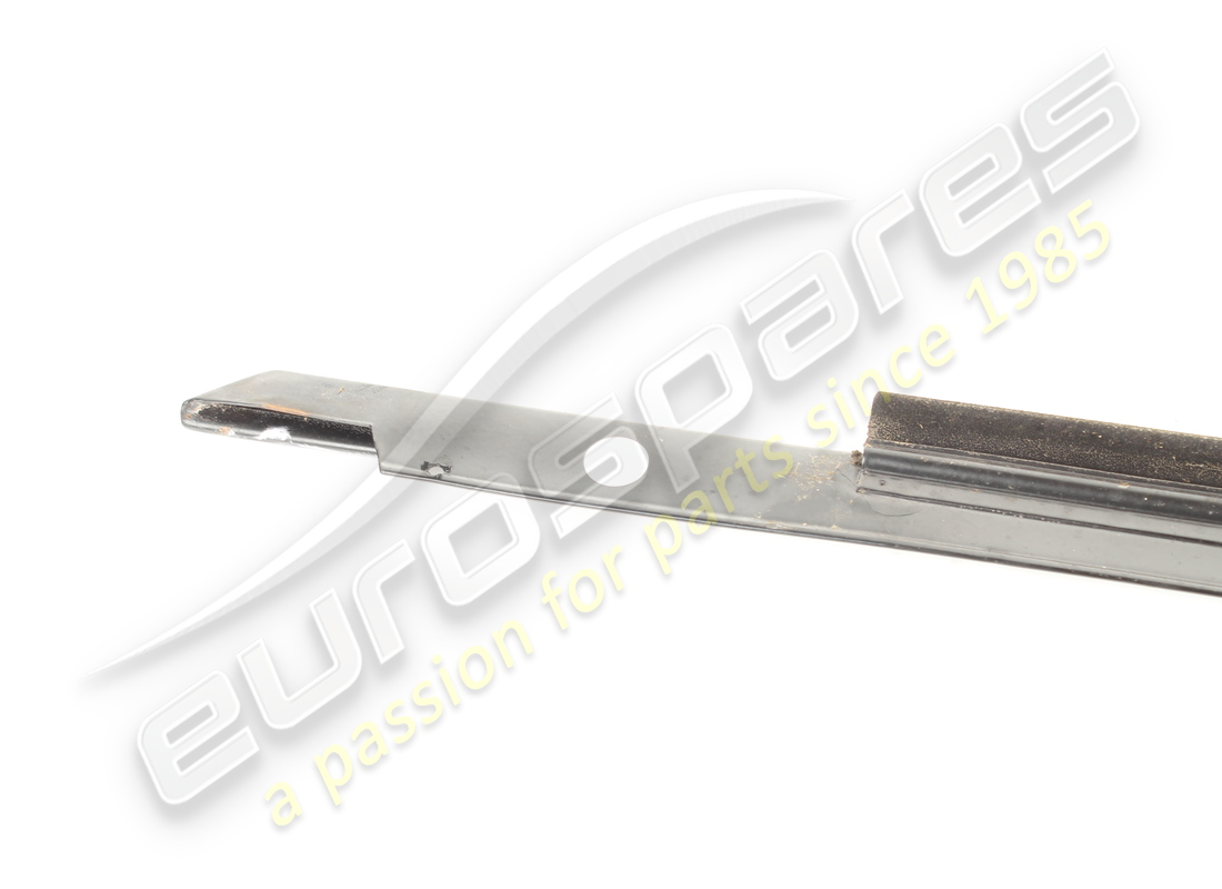 USED FERRARI RH WEATHER STRIP MOULDING. PART NUMBER 60635300 (4) used ferrari rh weather strip moulding. part number 60635300 (4)