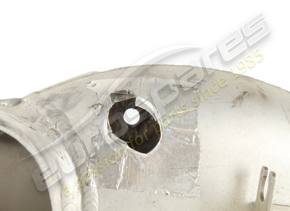 used ferrari complete rh hub carrier air in. part number 267465 (3)