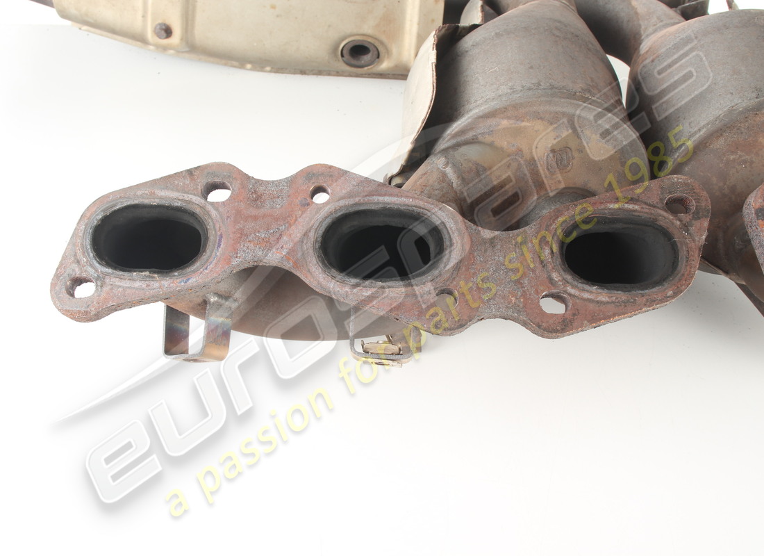 used aston martin manifold and cat converter assembly, rh part number 4g4e5g236be (2)