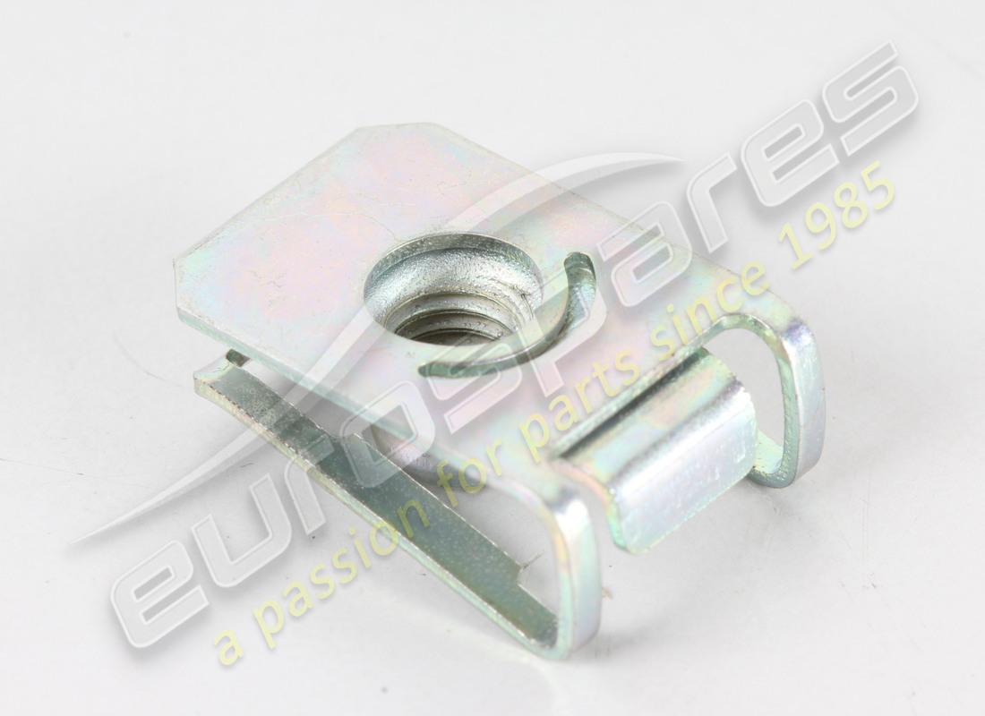 new maserati clip. part number 675001047 (2)