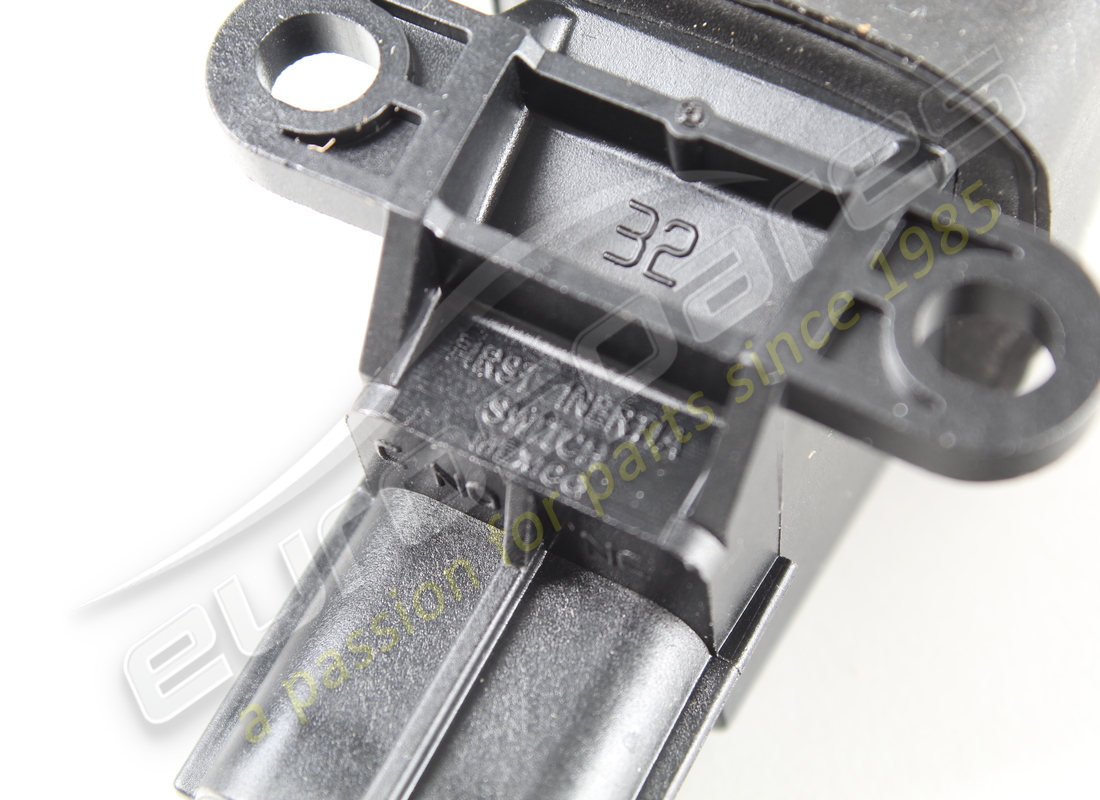 NEW FERRARI INERTIAL SWITCH. PART NUMBER 163675 (5) new ferrari inertial switch. part number 163675 (5)