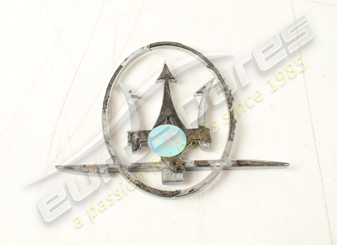 used maserati emblem.. part number 89095300 (2)