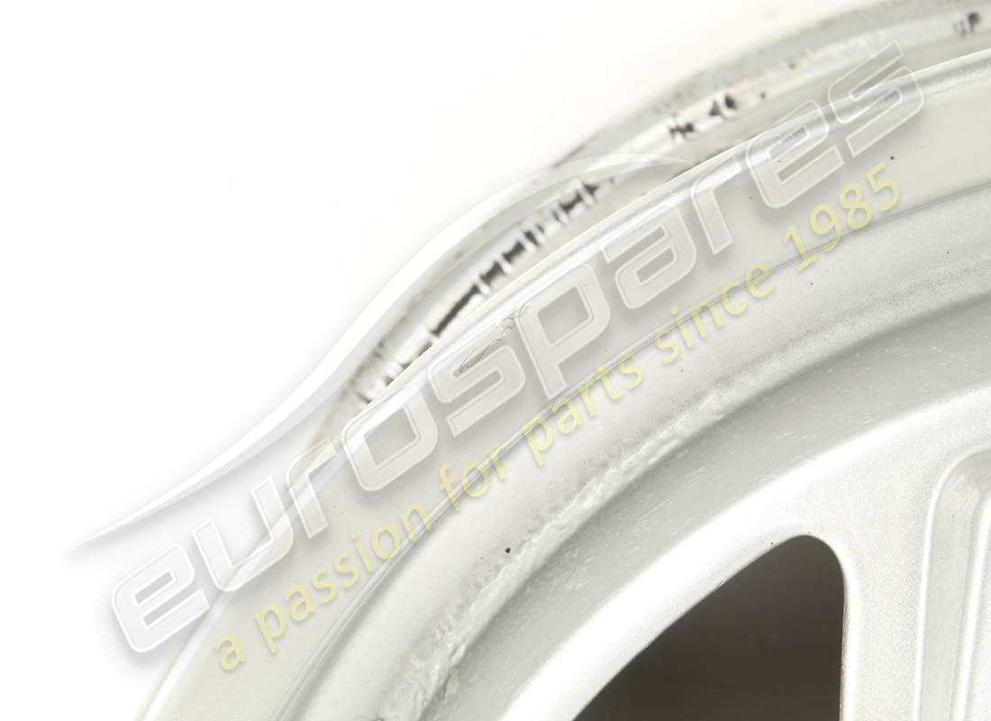 USED FERRARI ROAD WHEEL FRONT 3.2 MQV. PART NUMBER 127465 (3) used ferrari road wheel front 3.2 mqv. part number 127465 (3)