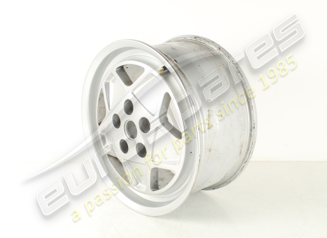 USED FERRARI ROAD WHEEL REAR 3.2 MQV. PART NUMBER 127457 (3) used ferrari road wheel rear 3.2 mqv. part number 127457 (3)