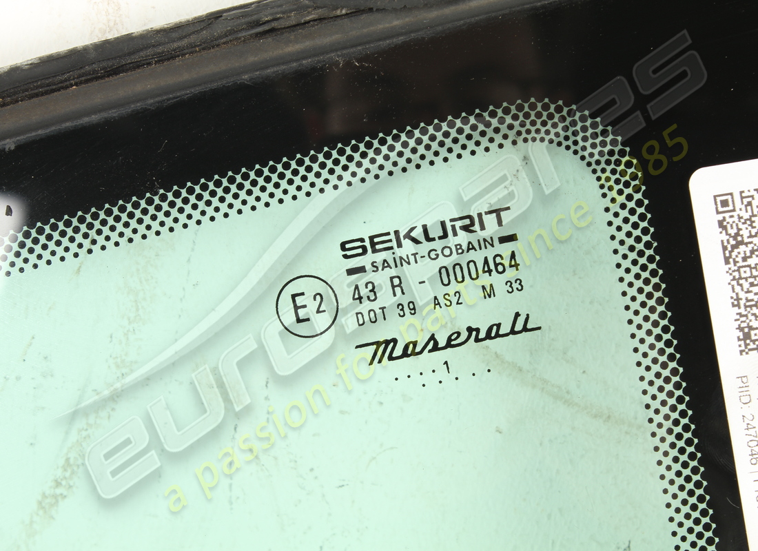 used maserati rear rh fiss.ed window. part number 387700402 (3)