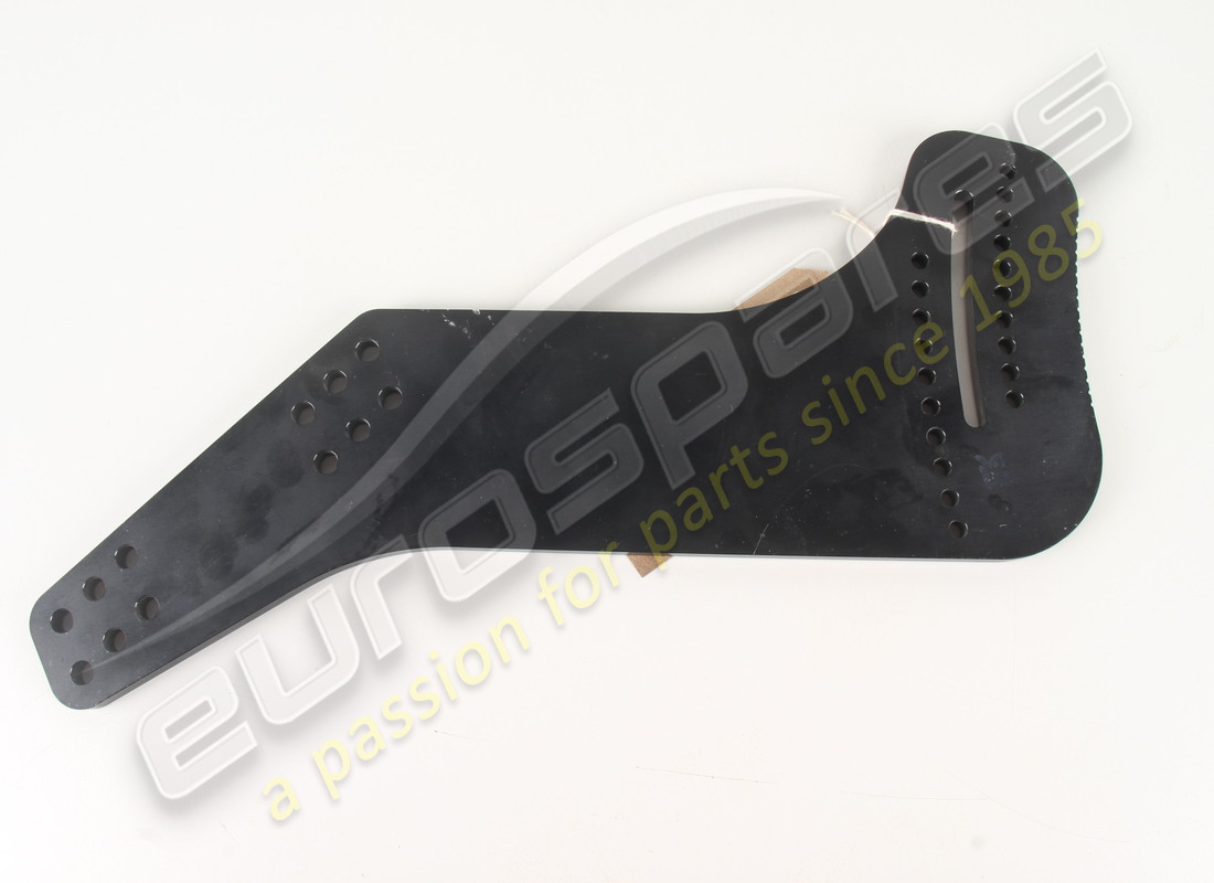 used ferrari rh wing mount assembly. part number 89293400 (3)