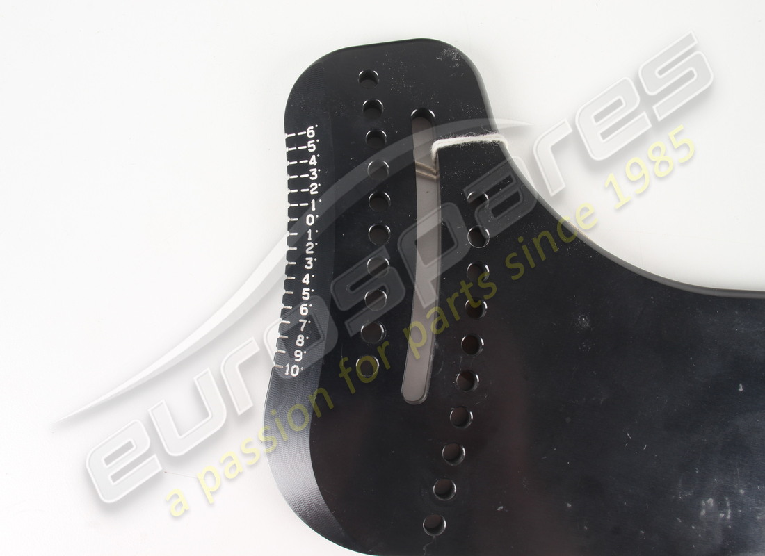 used ferrari rh wing mount assembly. part number 89293400 (2)
