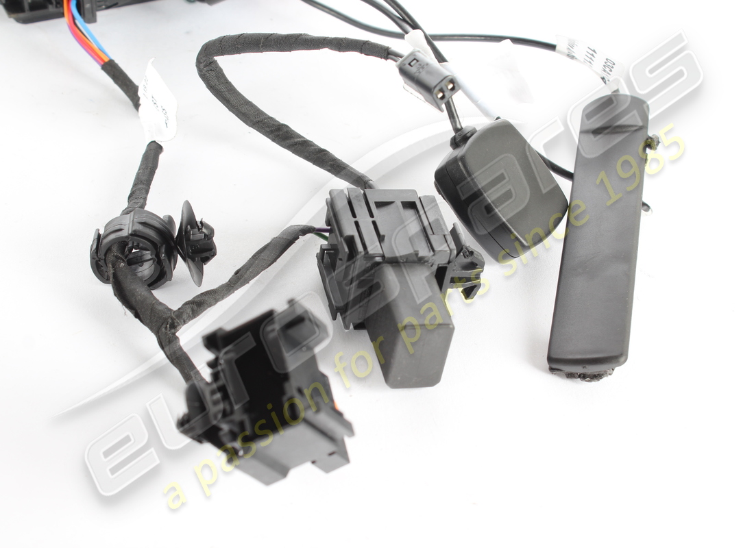 used maserati gps control unit. part number 670221888 (3)