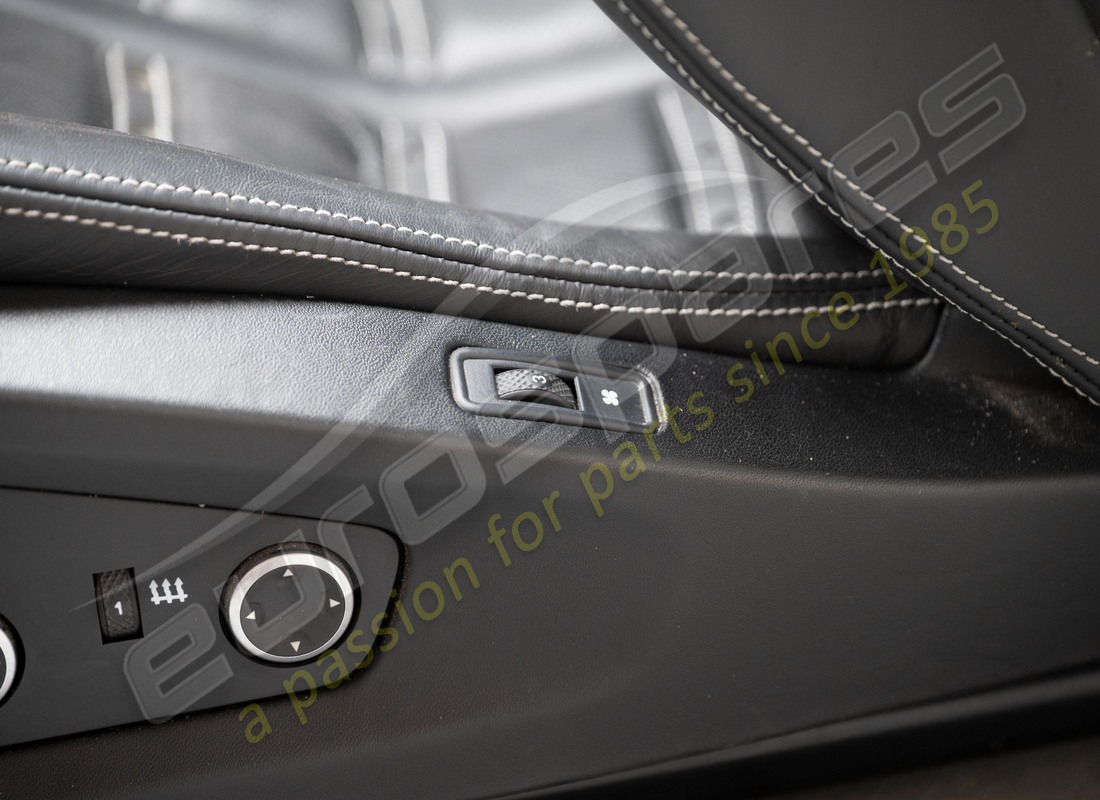 USED FERRARI COMPLETE SEAT SET. PART NUMBER EAP1558688 (11) used ferrari complete seat set. part number eap1558688 (11)