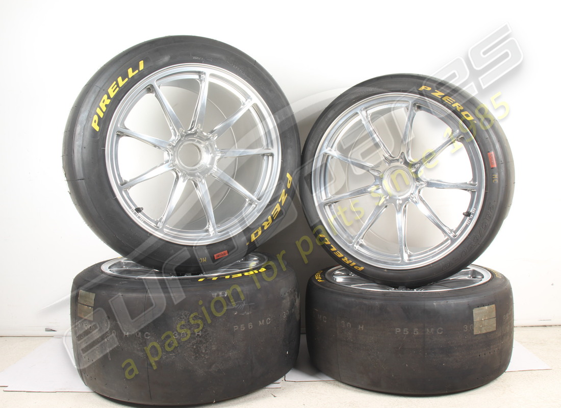 new mclaren senna/p1 gtr wheel set. part number eap1558707 (1)