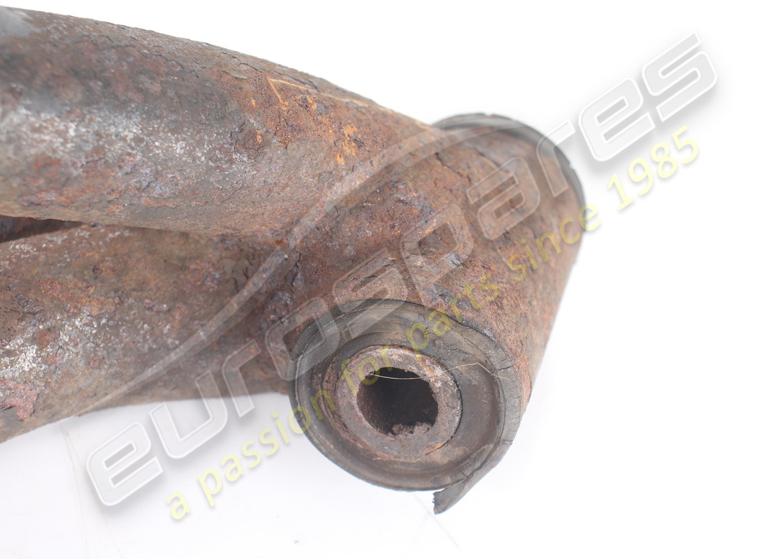 used maserati rear suspension rh arm. part number 377000102 (4)