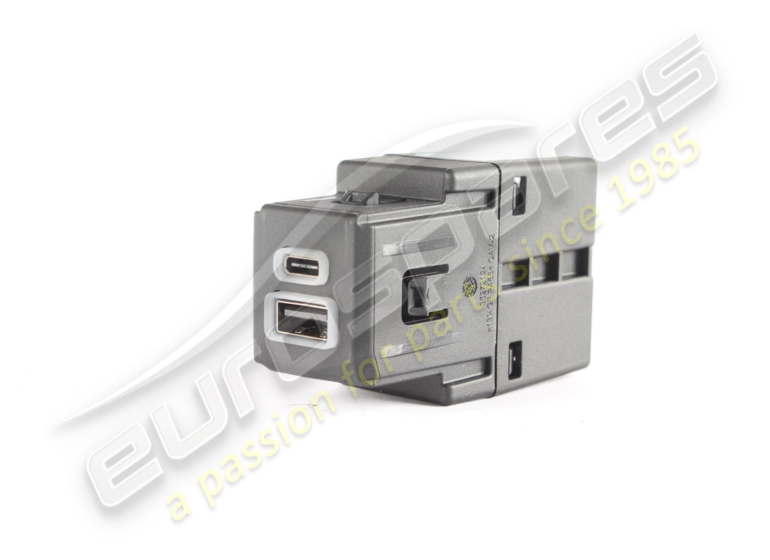USED Maserati AUXILIARY SOCKET AND USB POR . PART NUMBER 675001147 (1)