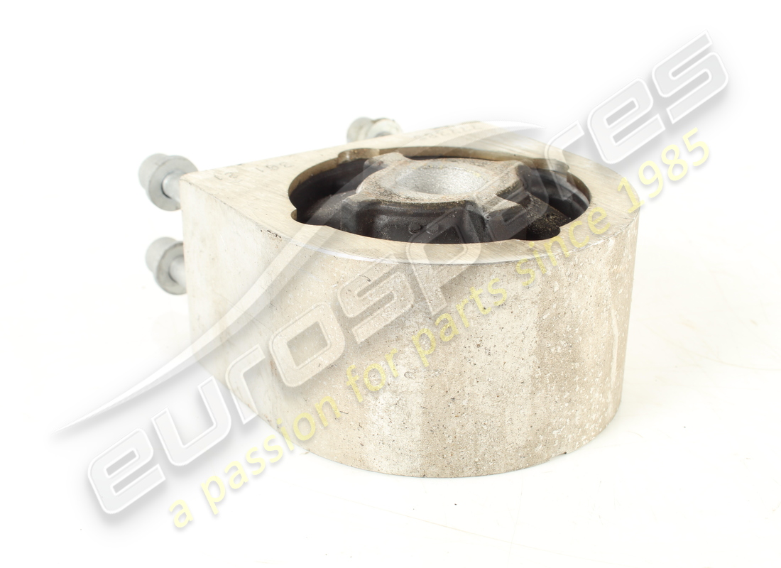 USED FERRARI SUPPORTO ANTERIORE TAMPONE. PART NUMBER 777385 (4) used ferrari supporto anteriore tampone. part number 777385 (4)