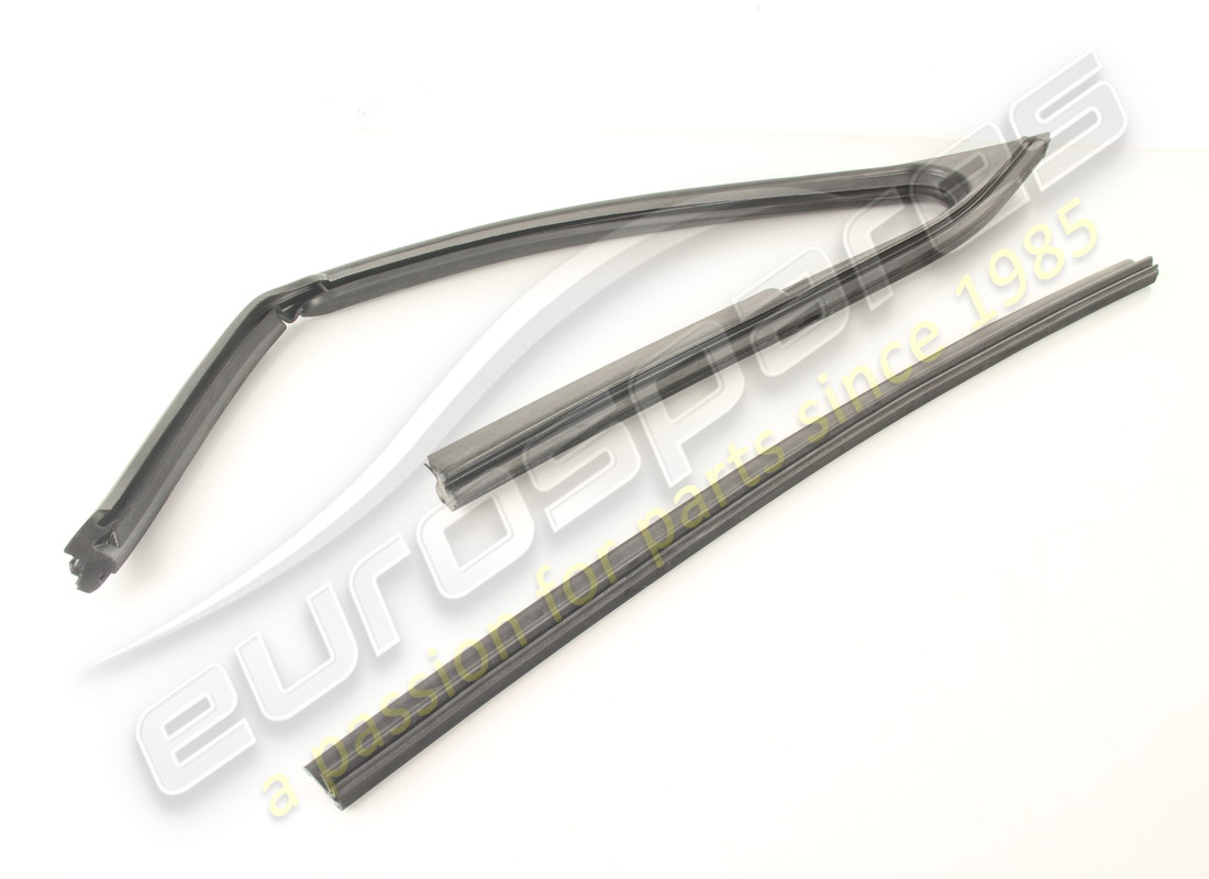 new eurospares lh front quarter light rubber. part number 20065108 (1)