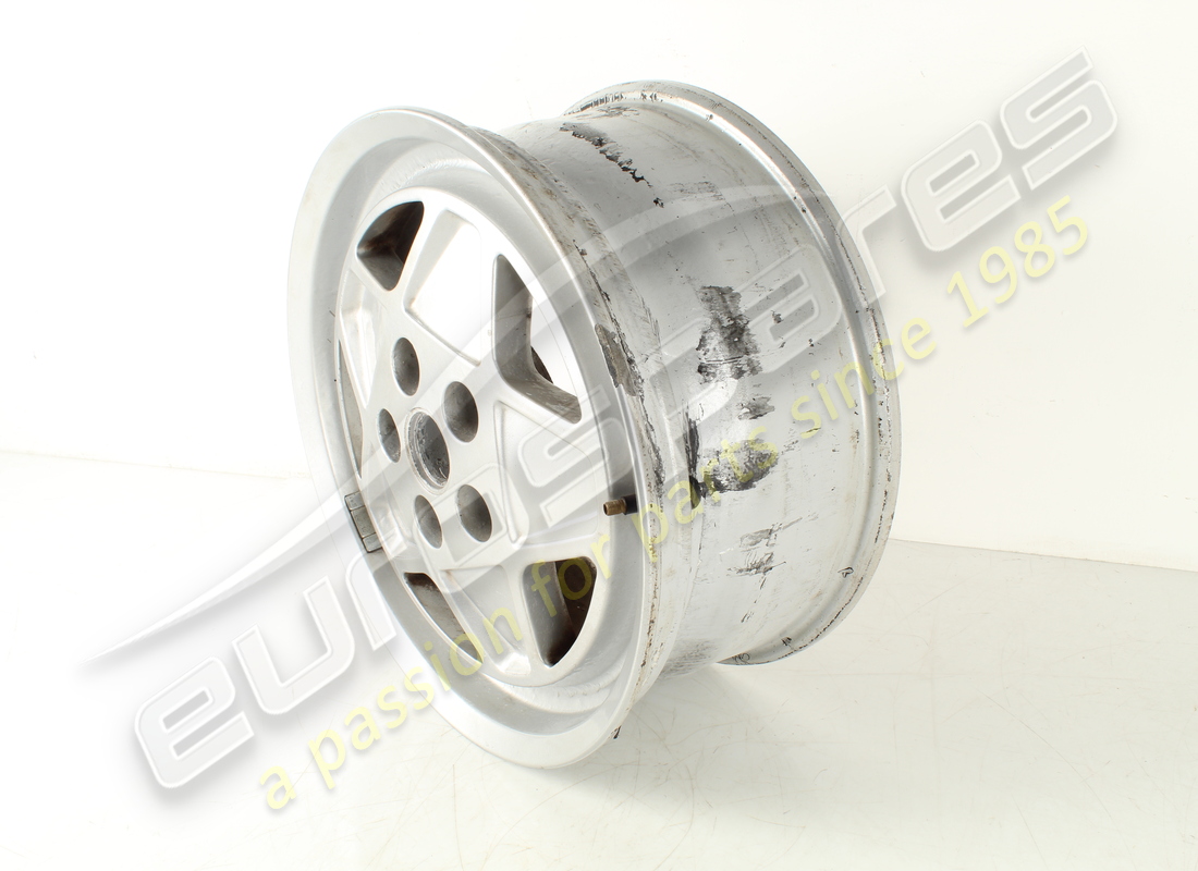 USED FERRARI ROAD WHEEL FRONT 3.2 MQV. PART NUMBER 127465 (5) used ferrari road wheel front 3.2 mqv. part number 127465 (5)