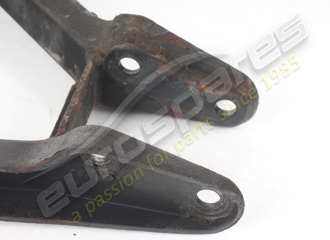 USED FERRARI LH FRONT SUSPENSION UPPER LEVER. PART NUMBER 131901 (4) used ferrari lh front suspension upper lever. part number 131901 (4)