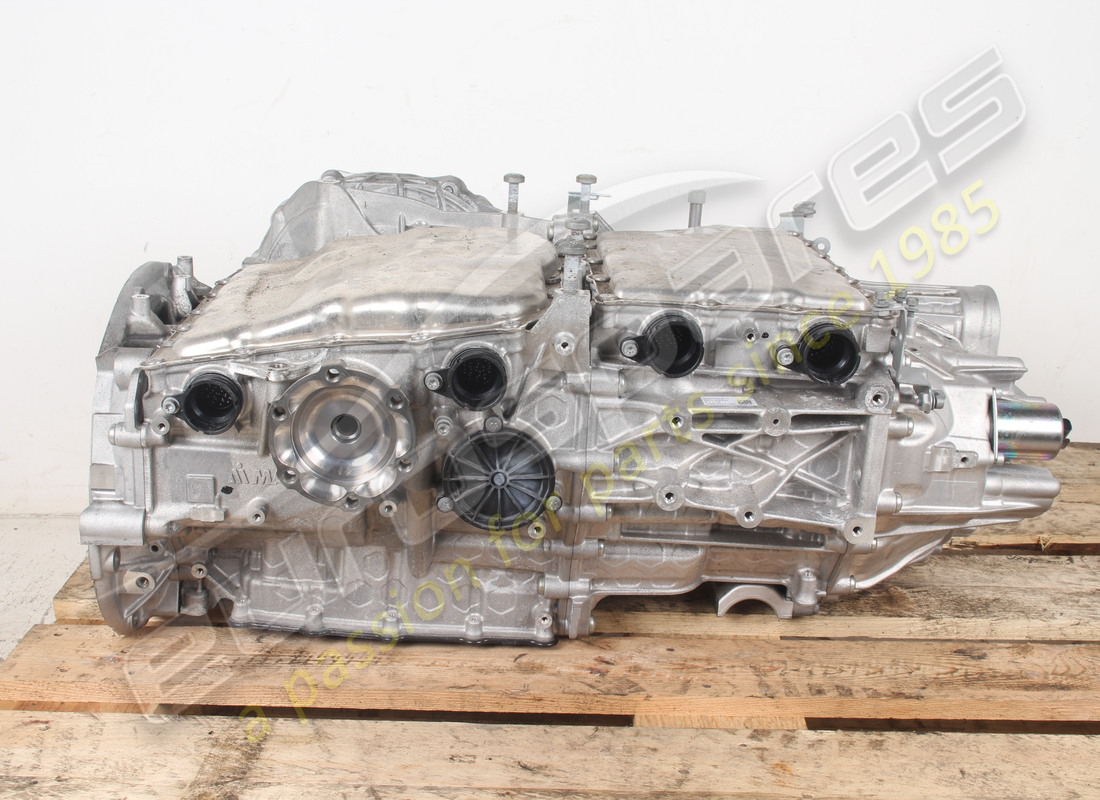 USED FERRARI GEARBOX GTC. PART NUMBER 893170 (2) used ferrari gearbox gtc. part number 893170 (2)