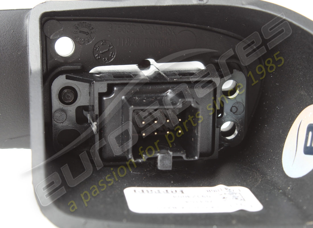 used ferrari mostrina superiore maniglion. part number 764154 (3)