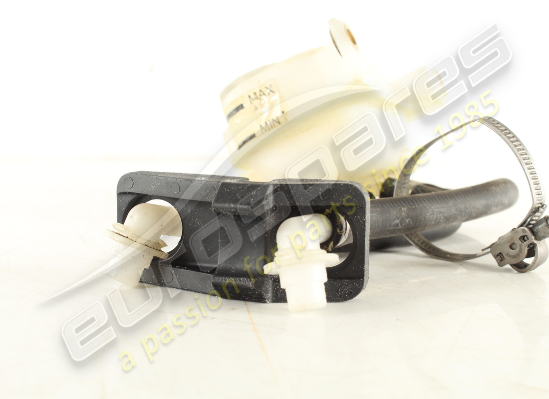 USED FERRARI BRAKE FLUID RESERVOIR. PART NUMBER 259047 (4) used ferrari brake fluid reservoir. part number 259047 (4)